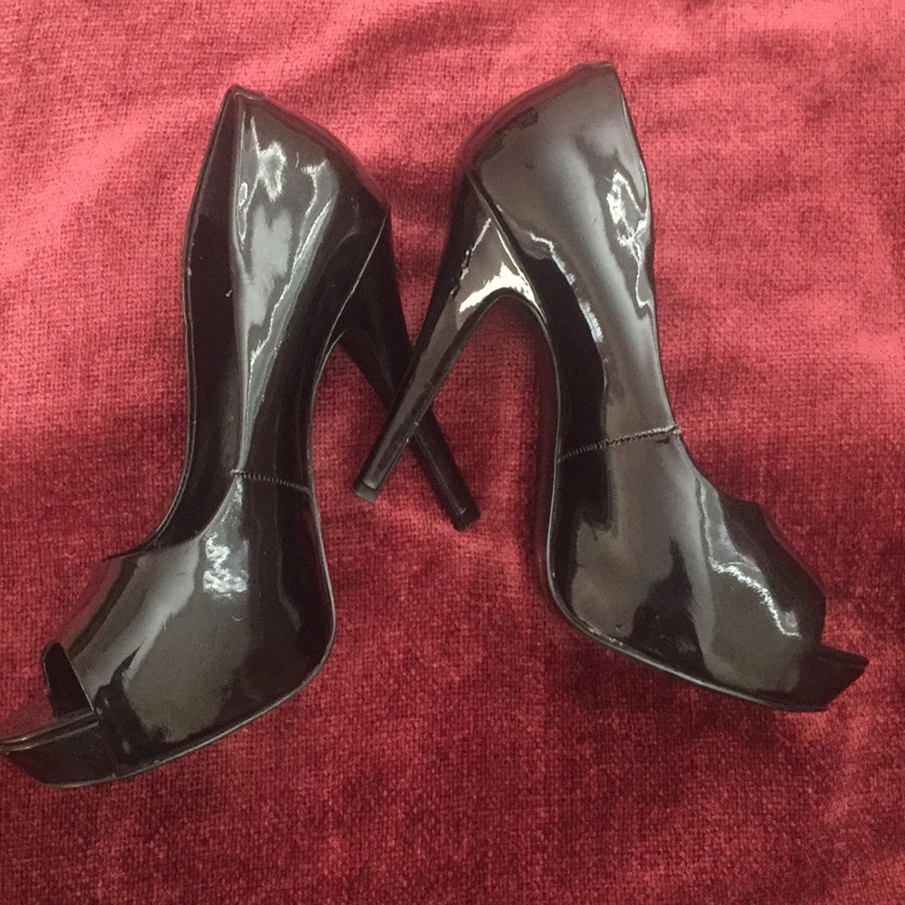 Jessica Simpsons shoes size 6